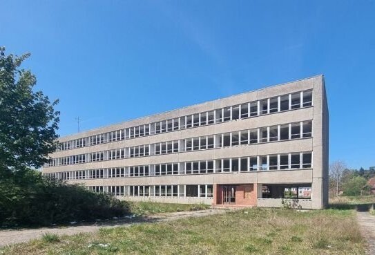 Entkerntes Bürogebäude mit einer BGF von ca. 2.500 m² und Erweiterungsmöglichkeit