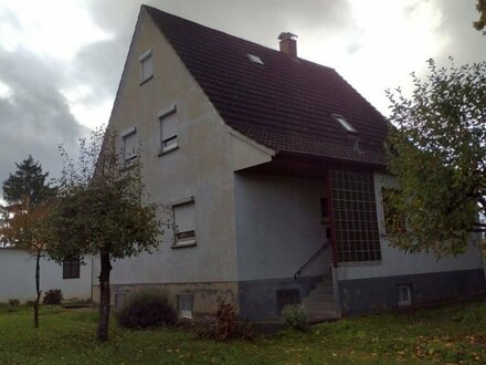 Aalen-Heide: 2-FH mit wertvollem Sonnengrundstück in Aussichtslage - Kernsanierung notwendig!