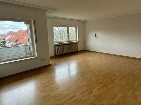 Renovierungsbedürftige 4-Zimmerwohnung mit Balkon