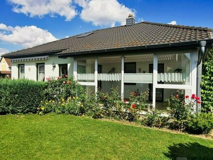 Dr. Lehner Immobilien NB - Charmanter Bungalow in idyllischer Seenähe