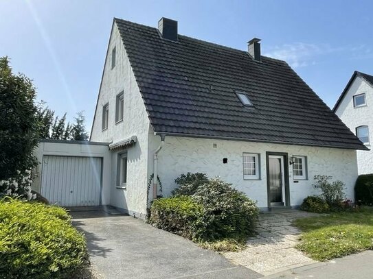 Wülfrath: Freistehendes Zweifamilienhaus mit viel Potential in ruhiger Ortsrandlage!