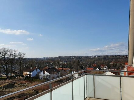 2 Zi DG Wohnung mit großzügigen Balkon