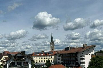 Attraktiver zentraler Lebensmittelpunkt in Holzkirchen - 3 Zimmer DG Wohnung