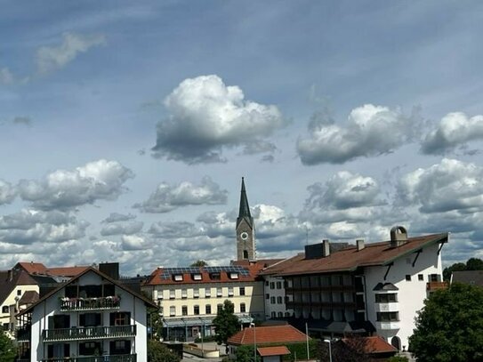 Attraktiver zentraler Lebensmittelpunkt in Holzkirchen - 3 Zimmer DG Wohnung