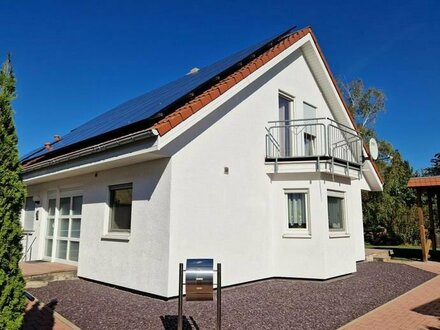 Niedrigenergiehaus mit Photovoltaik, Wärmepumpe und Wallbox