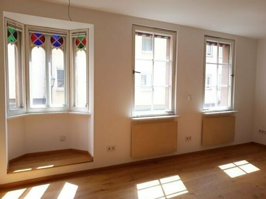 Nürnberg Lorenz Altstadt: schöne 2-Zimmerwohnung; Einbauküche; helles Tageslichtbad; verfügbar zum 15.07.2024