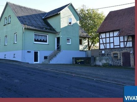 Ehem. Hofreite (Massivhaus) mit Garten, gr. Scheune und Hoffläche. Grüner Blick, schöne Landschaft.