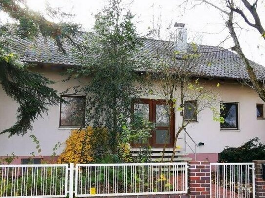 In Gaimersheim - sofort verfügbar - Provisionsfrei! Charmantes Einfamilienhaus auf großem Grundstück in bester Lage