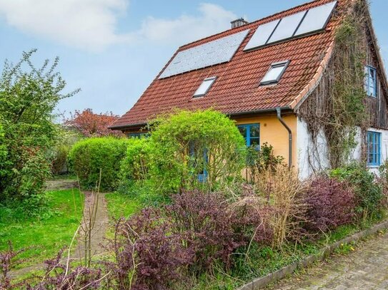 Einfamilienhaus mit guter Substanz, Photovoltaik, Solar, Pool, Wintergarten und Garagen in Melsdorf