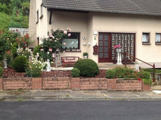 Provisionsfrei - Ein- oder Zweifamilienhaus mit Terrasse und großem Garten in Mechernich