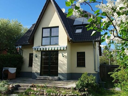Einzigartiges Wohnen in Köpenick: Großes Einfamilienhaus mit Einliegerwohnung in idyllischer Lage