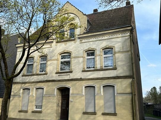 Charmanter Altbau mit einem Gemeinschaftsgarten und Parkmöglichkeiten im Innenhof!