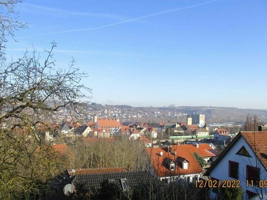 2 FMH mit großem Grundstück und Aussicht