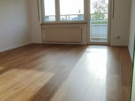 Frisch sanierte 3 Zi Wohnung Erstbezug