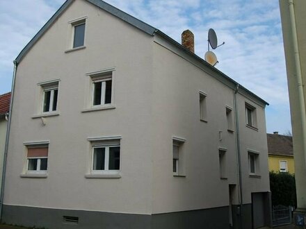 Geräumiges und renoviertes 7-Zimmer-Haus in zentraler Lage von Freimersheim zu verkaufen