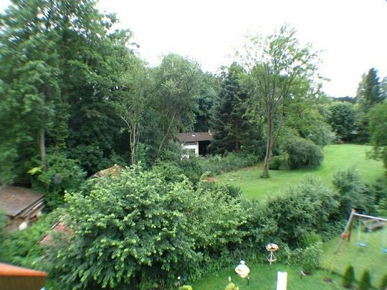 CHARMANTE 3-ZI.-DACHGESCHOSSWOHNUNG MIT BLICK INS GRÜNE - RIEDERAU am AMMERSEE