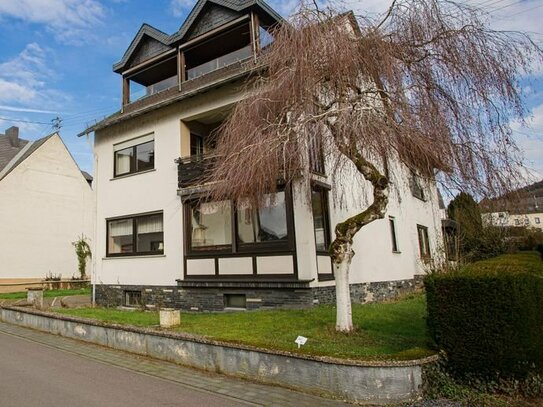 Ehemaliges Gästehaus mit Moselblick, Garagen und großem Garten in Bullay, Nähe Zell