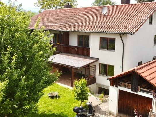 Vielerlei Möglichkeiten! Großzügige DHH mit schönem Garten in ruhiger Siedlungslage