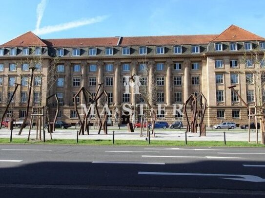 Attraktive Büroflächen im Altbau Palast zu vermieten