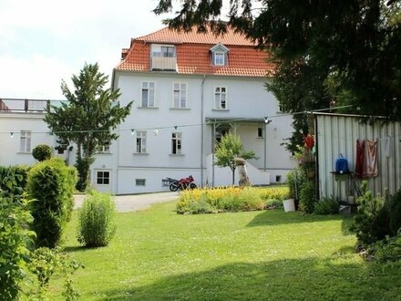 Sanierte 1-Raum-Wohnung mit Gartennutzung in Schlossnähe