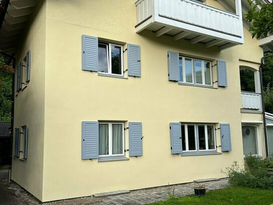 Helle und moderne Dachgeschosswohnung mit 2 Balkonen