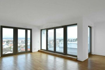 Maisonette-Penthouse-Wohnung mit Balkon, Terrasse und luxuriösem Wohnkonzept