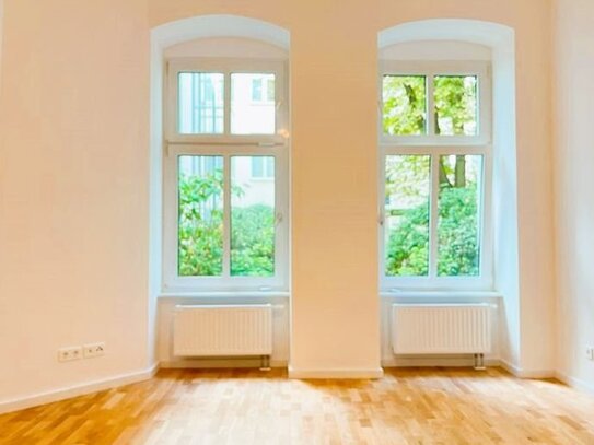 Bezugsfreie + Provisionsfreie 3-Zimmer Altbauwohnung in Charlottenburg