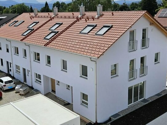 Reihenmittelhaus am Ortsrand von Bad Aibling, kurz vor Fertigstellung