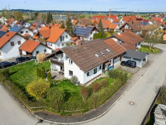 Wolfertschwenden: Zweifamilienhaus auf großzügigem Grundstück - sofort bezugsbereit