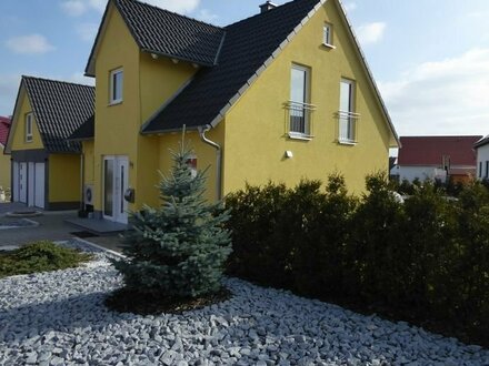 Neuwertiges Einfamilienhaus mit Doppelgarage und Garten in Neusitz bei Rothenburg ob der Tauber