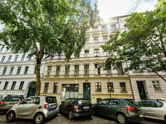 2.5 room apartment on the Top floor in Kreuzberg Selfuse possible!