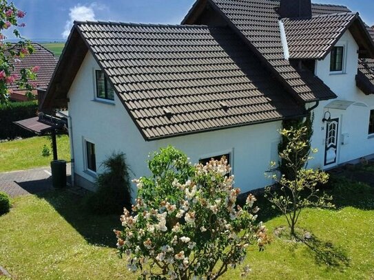 sehr ruhig & sonnig gelegenes, großzügig geschnittenes Einfamilienhaus in Grebenstein