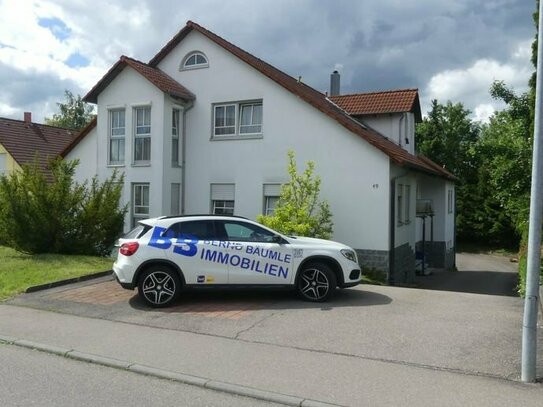 V E R K A U F T ! ! !Interessantes Vierfamilienhaus mit großzügigen Wohnungen und vier Garagen in Sigmaringen.