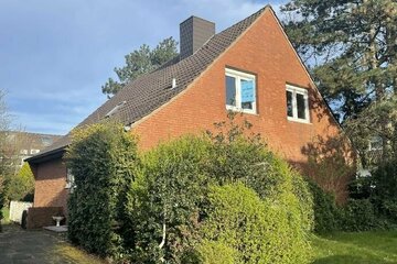 Freistehendes Einfamilienhaus mit großen Garten im friesischen Stil in Lank-Latum!