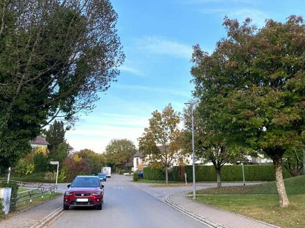 ERSTBEZUG nach Kernsanierung (KfW 40 EE): 2.5 Zimmer mit Terrasse und Carport in ruhiger Lage von Überlingen.