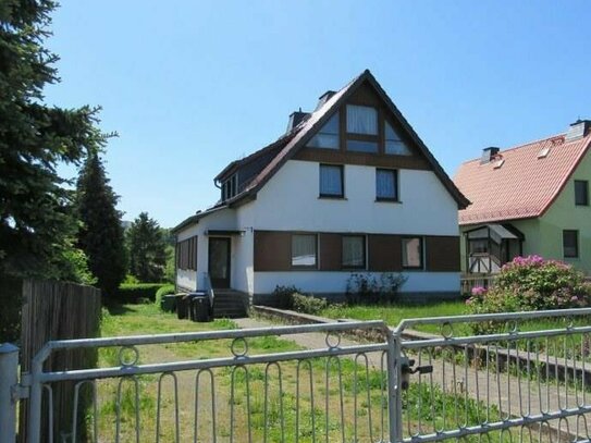 Idyllisches Massivhaus mit weitläufigem Garten