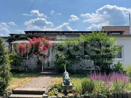 Einzigartiger Wohntraum! Zweifamilienhaus mit Garten und Garage!