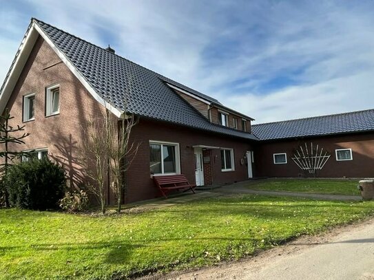 Modernisiertes Zweifamilienhaus mit vielseitiger Nutzbarkeit in ruhiger Lage von Bippen