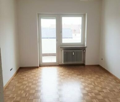 1 Zimmerwohnung mit Balkon, Küche und Bad in Weiden zentrumsnah