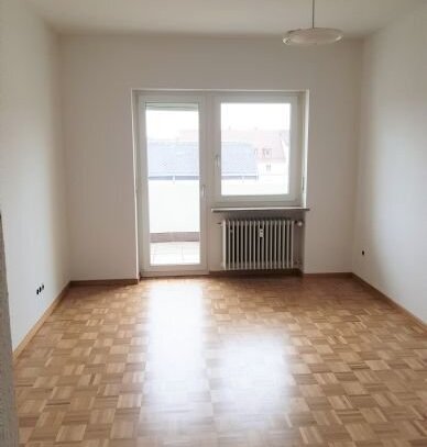 1 Zimmerwohnung mit Balkon, Küche und Bad in Weiden zentrumsnah