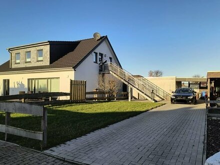 Attraktive 4-Zimmer-Wohnung im Obergeschoss mit Carport und Garten