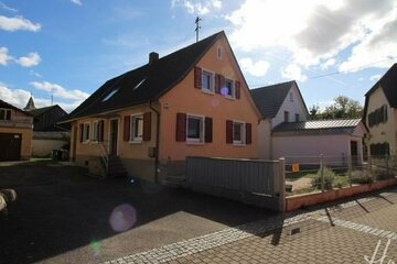 Kleines Haus ganz groß ... teilmodernisiertes Familienhaus im Ortskern von Neuenburg-Grißheim !!