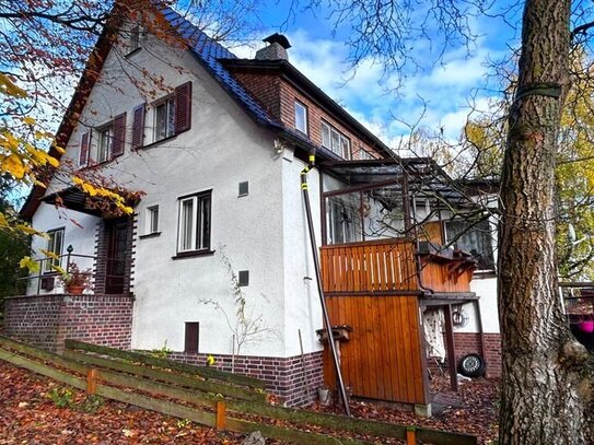 Zentrales Einfamilienhaus in Sonneberg! Weitere angrenzende Grundstücke stehen auch zum Verkauf!