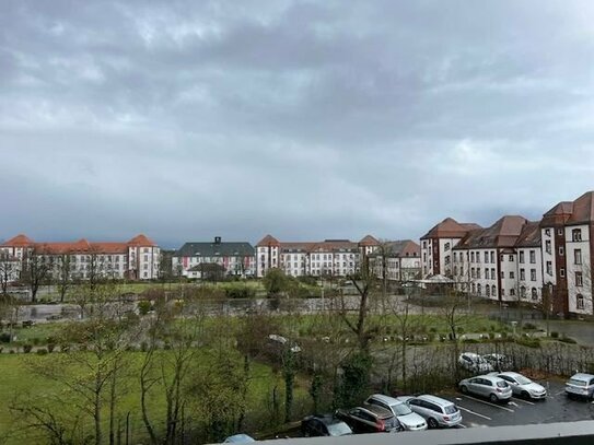 ***Modernisierte, gepflegte Dreizimmerwohnung mit Balkon und Blick zu den Lamboy-Gärten