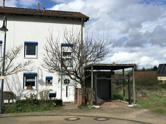 Ruhig gelegene Doppelhaushälfte im Dorf im Grünen