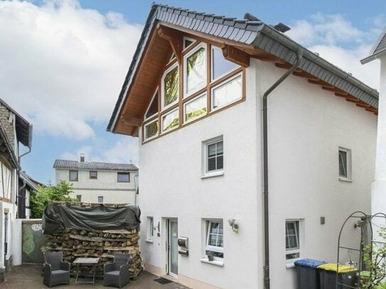 Zögern Sie nicht: Gemütliches Einfamilienhaus mit Kamin in ruhiger Innenhoflage von Altenkirchen