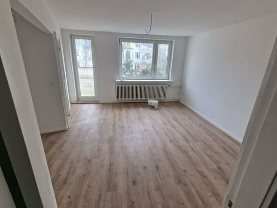 1 Zimmer Apartment mit großem Balkon im 1. OG