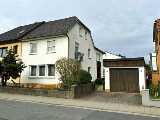 Gepflegte Doppelhaushälfte mit großen Balkon, Garten und Garage