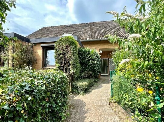 Ruhige und grün eingewachsene Maisonettewohnung mit Terrasse, Garten und Garage zu vermieten