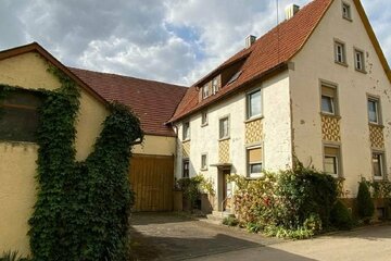 Schönes Ein-/Zweifamilienhaus mit Nebengebäuden in einem Teilort von Weikersheim